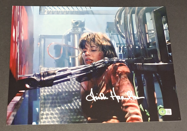 Linda Hamilton autographed 11x14 Beckett Witness COA